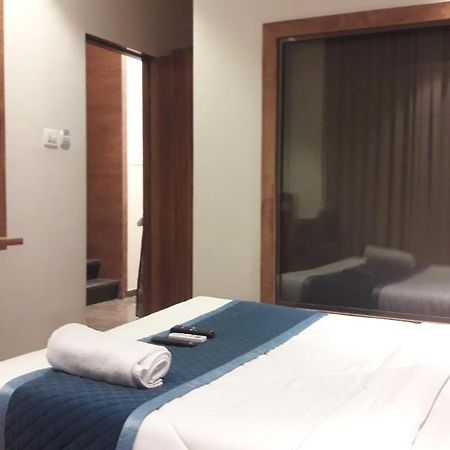 Shine Hospitality Palace Bombaj Zewnętrze zdjęcie