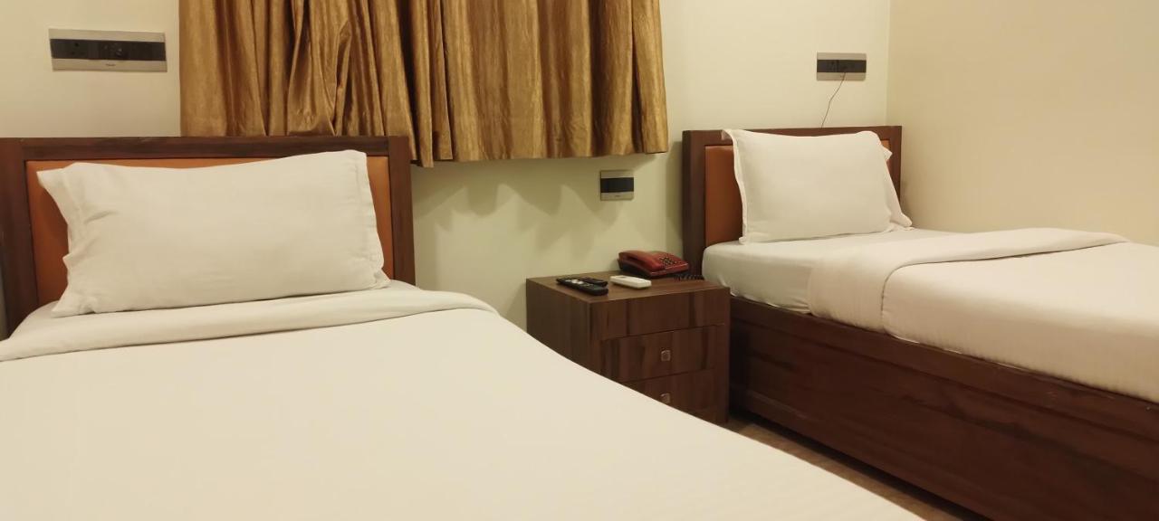 Shine Hospitality Palace Bombaj Zewnętrze zdjęcie