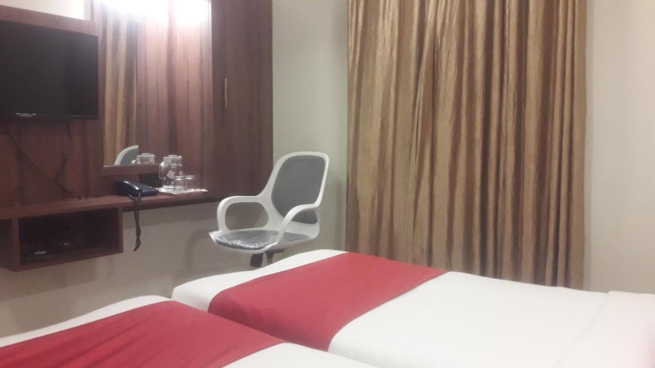 Shine Hospitality Palace Bombaj Zewnętrze zdjęcie