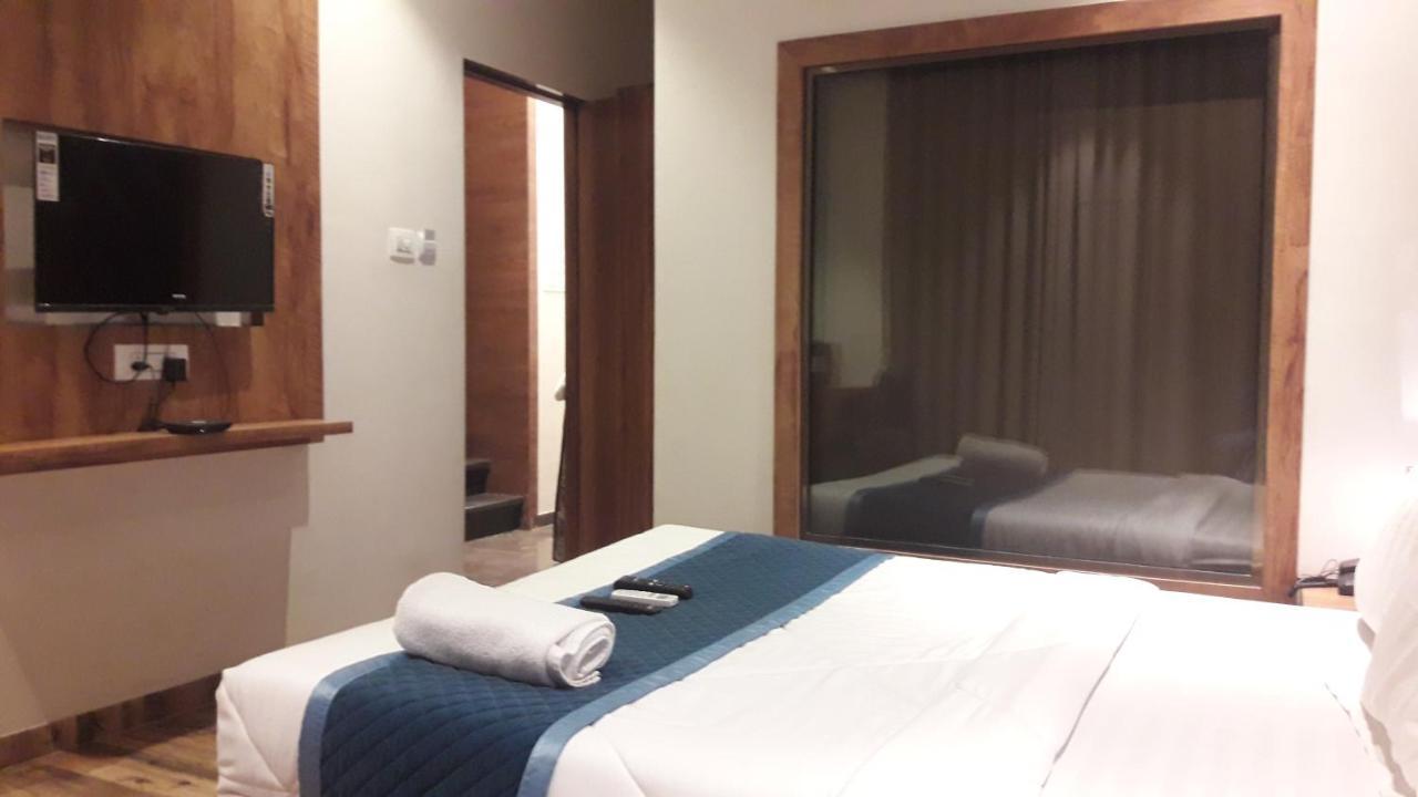Shine Hospitality Palace Bombaj Zewnętrze zdjęcie